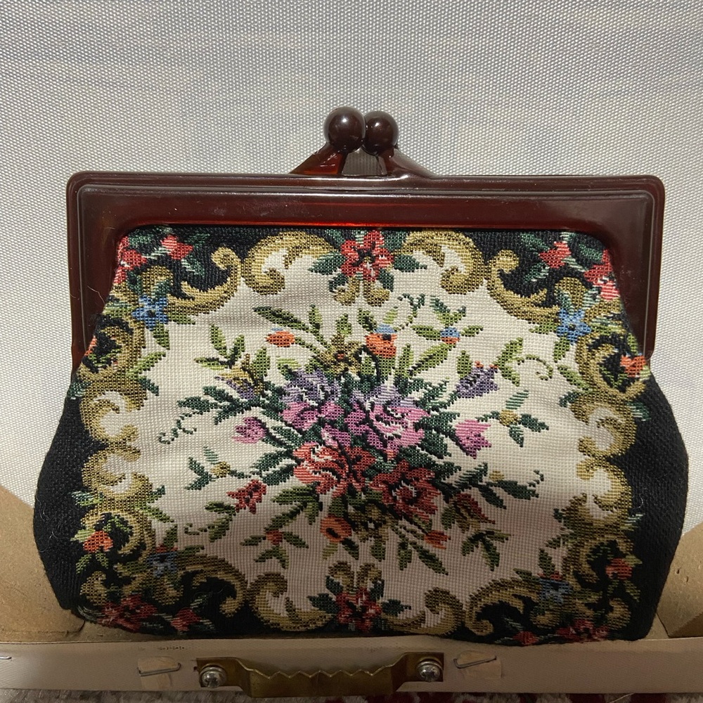 Vintage Kiss-Lock Tapestry Change Purse.